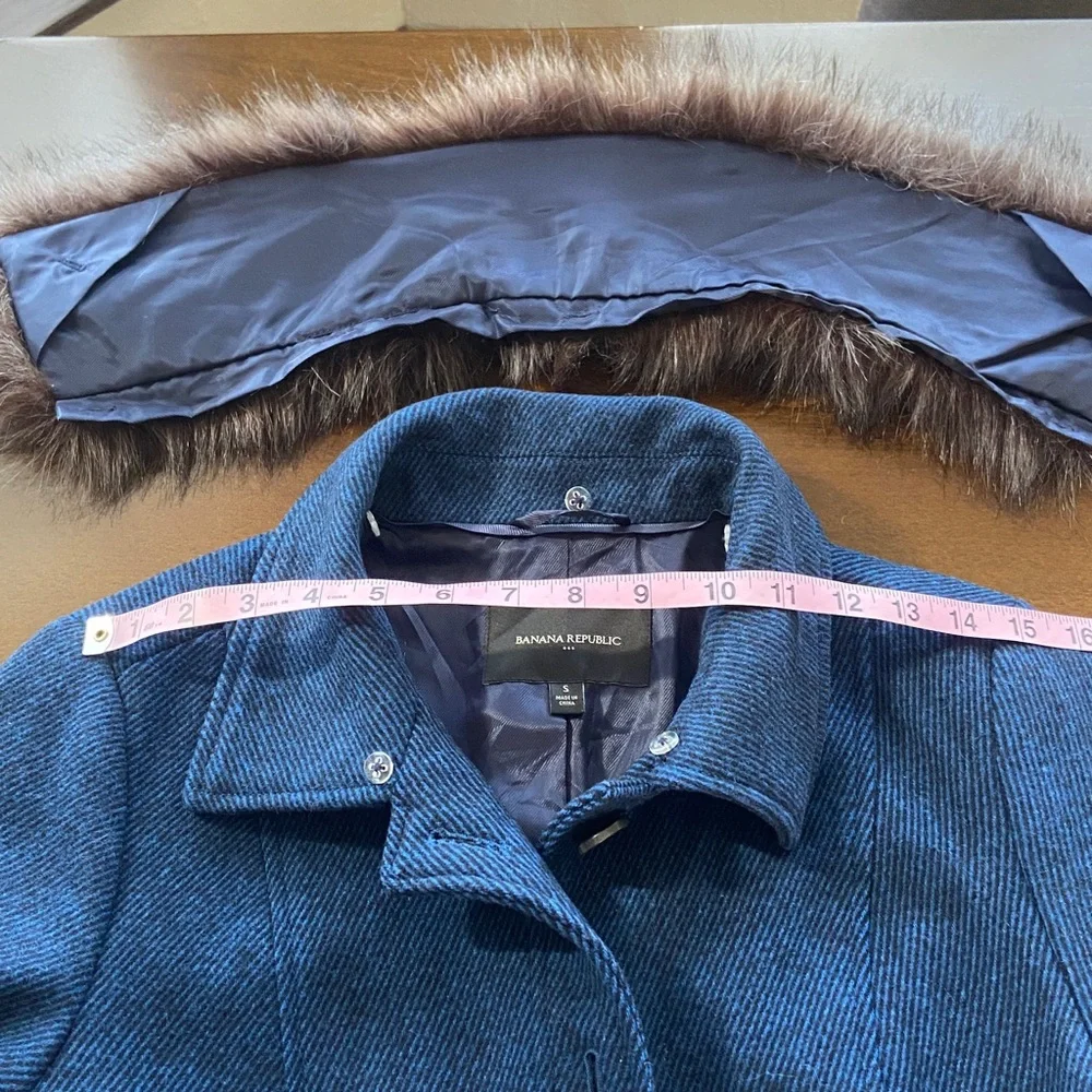 Sale! Elegant Navy Coat with Faux Fur Collar, size S, Banana Republic - Picture 14 of 16